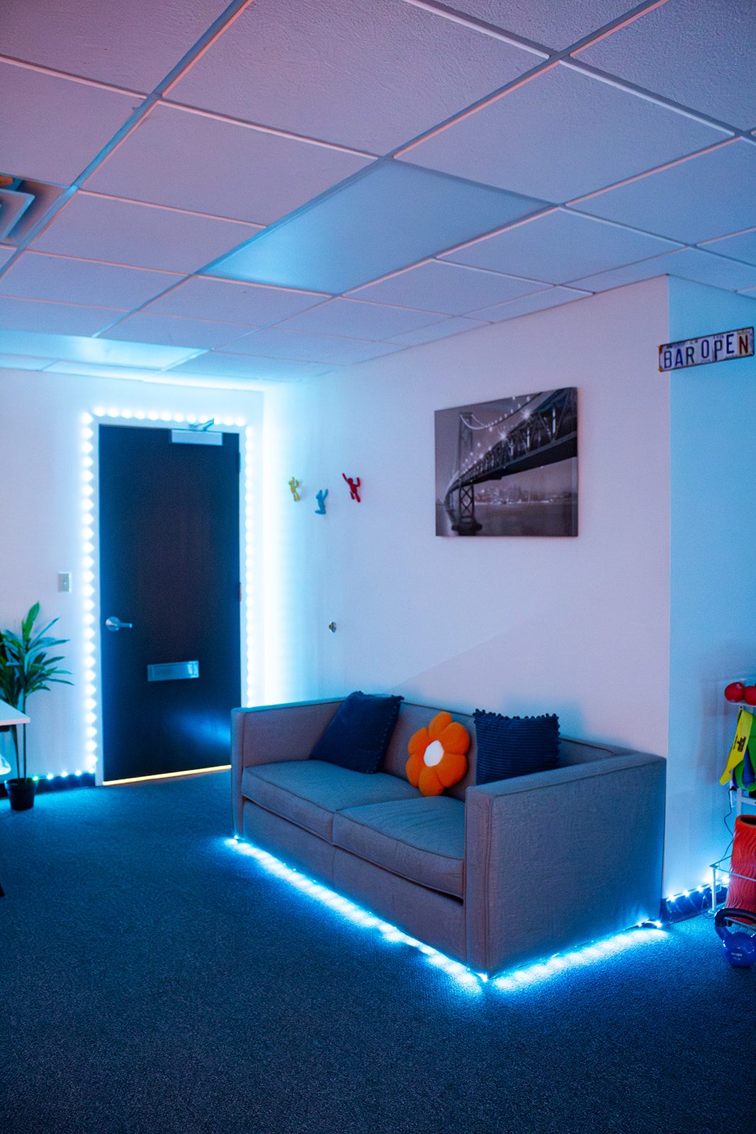 New York clinic lounge, second angle