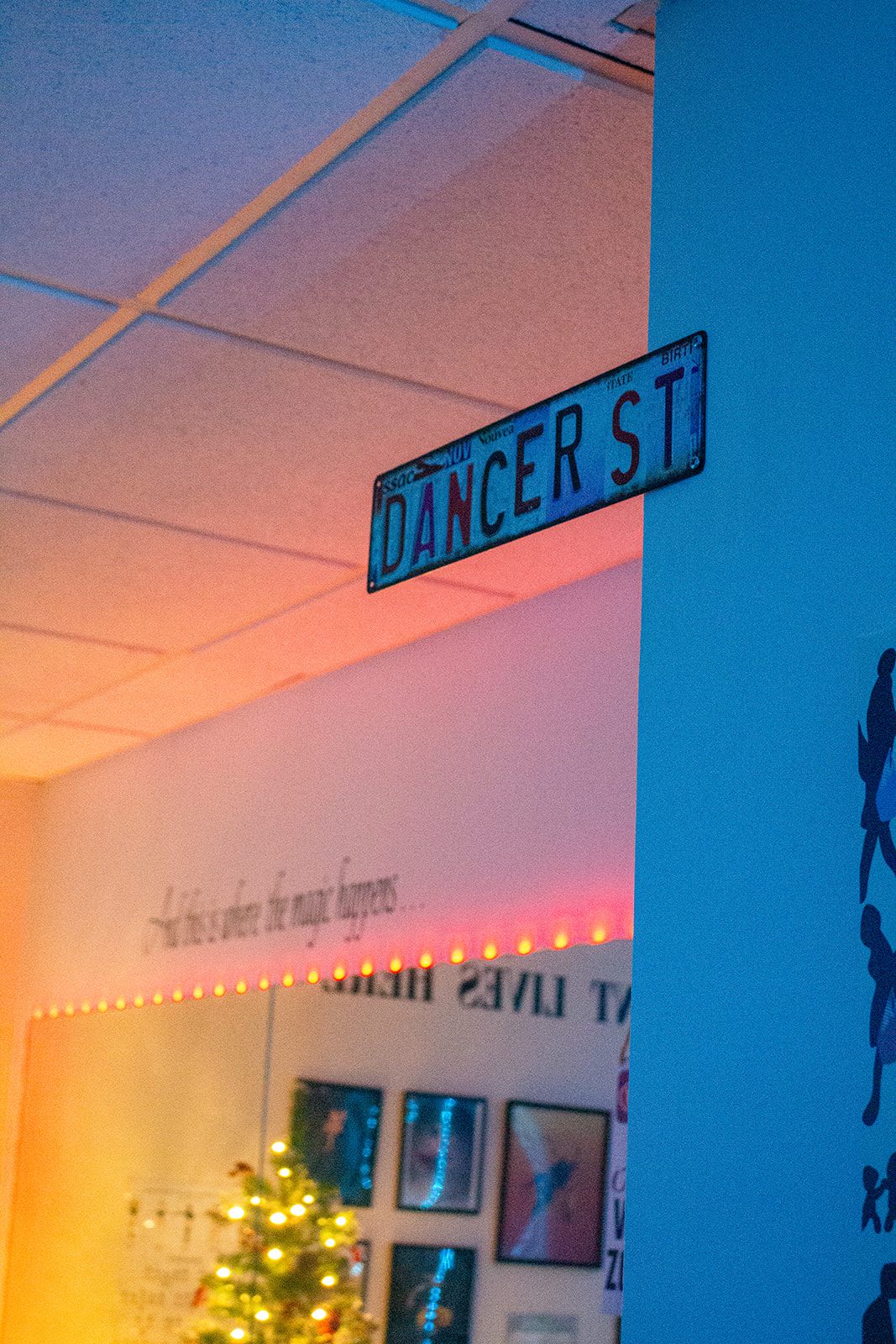 New York clinic dance-themed decor